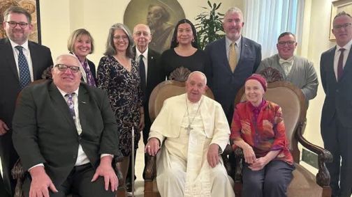 Papa Francisco participa de reunião com integrantes da comunidade LGBT