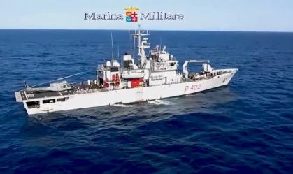 Itália dá início a projeto polêmico e envia grupo de imigrantes à Albânia