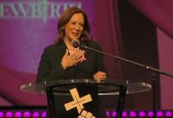Kamala pede a eleitores negros que votem ao visitar igreja na Geórgia