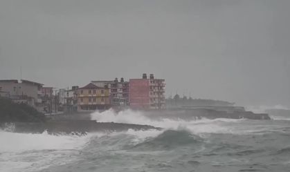 Chuvas e mar agitado em Cuba com a chegada do furacão Oscar