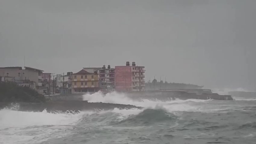 Chuvas e mar agitado em Cuba com a chegada do furacão Oscar • Reuters