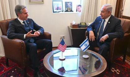 Blinken faz apelo contra a guerra; Israel bombardeia cidade histórica no Líbano