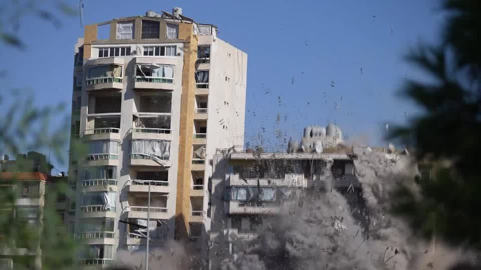 Eyewitness captures a building collapsing in Beirut after missile strike