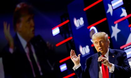 Campanha de Trump revoga credenciais de jornalistas para cobertura da noite da eleição