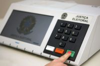 Moraes pede vista e suspende julgamento sobre candidaturas avulsas