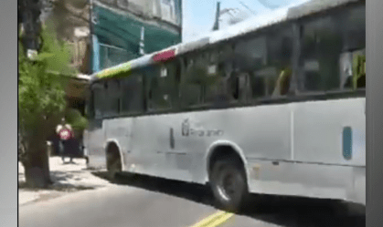 Sete ônibus tomados no RJ - 2