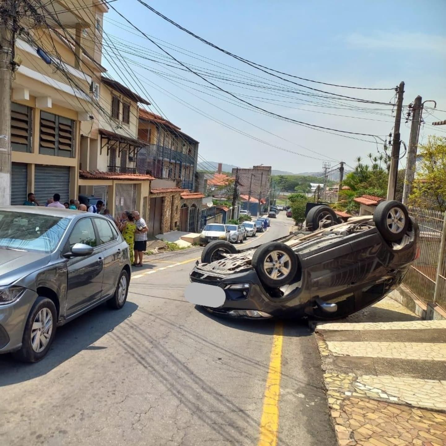Um dos carros capotou, mas ninguém ficou ferido • Divulgação – Secom/PMVR