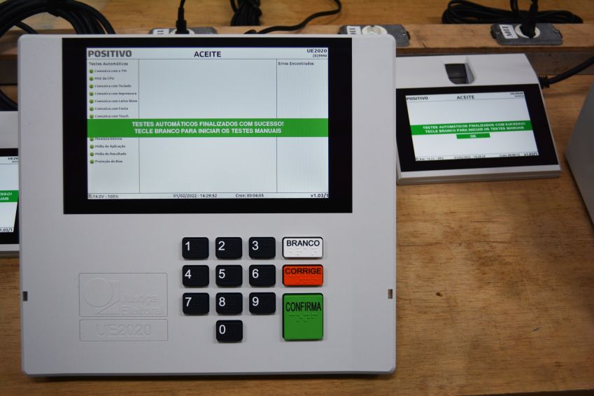 Urna eletrônica modelo UE2020; urnas foram preparadas em setembro • Tribunal Regional Eleitoral de São Paulo (TRE-SP)