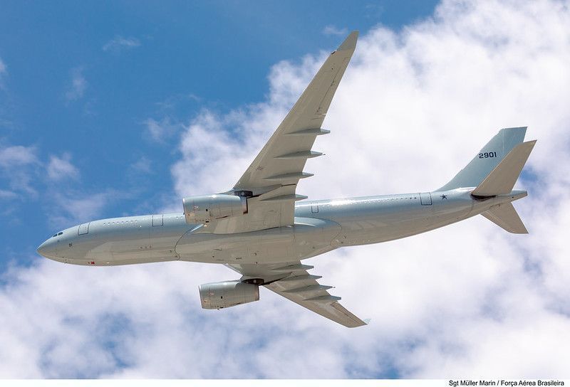 Com 59 metros de comprimento e 60 de envergadura, o KC-30 é o maior avião já operado pela Força Aérea Brasileira