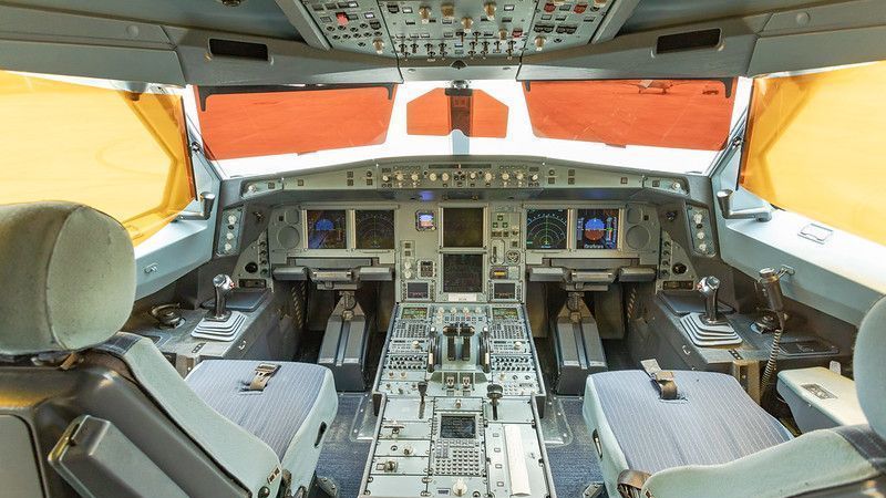 Cabine do KC-30 da FAB