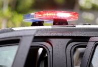 Mulher é atingida por bala perdida enquanto tomava sol em condomínio no Rio