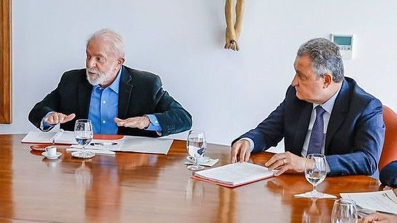 Presidente Luiz Inácio Lula da Silva durante reunião com os ministros da Casa Civil, Rui Costa, e o Ministro da Fazenda, Fernando Haddad