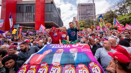 Boulos (à direita), ao lado de Marta e do presidente Lula (à esquerda) durante evento na Avenida Paulista