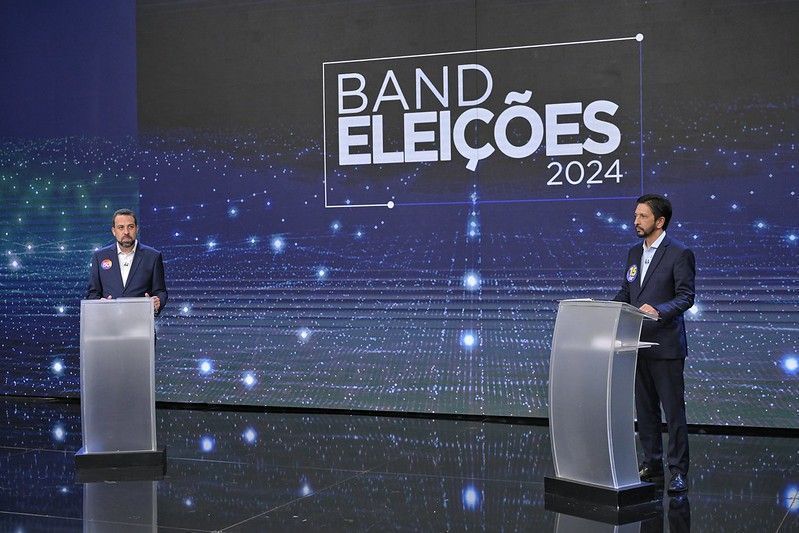 Os candidatos a prefeito de São Paulo Guilherme Boulos (PSOL) e Ricardo Nunes (MDB) no debate promovido pela TV Bandeirantes