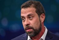 Com ausência de Nunes em debate, Boulos faz “mea culpa” sobre 1º turno e ataca o adversário