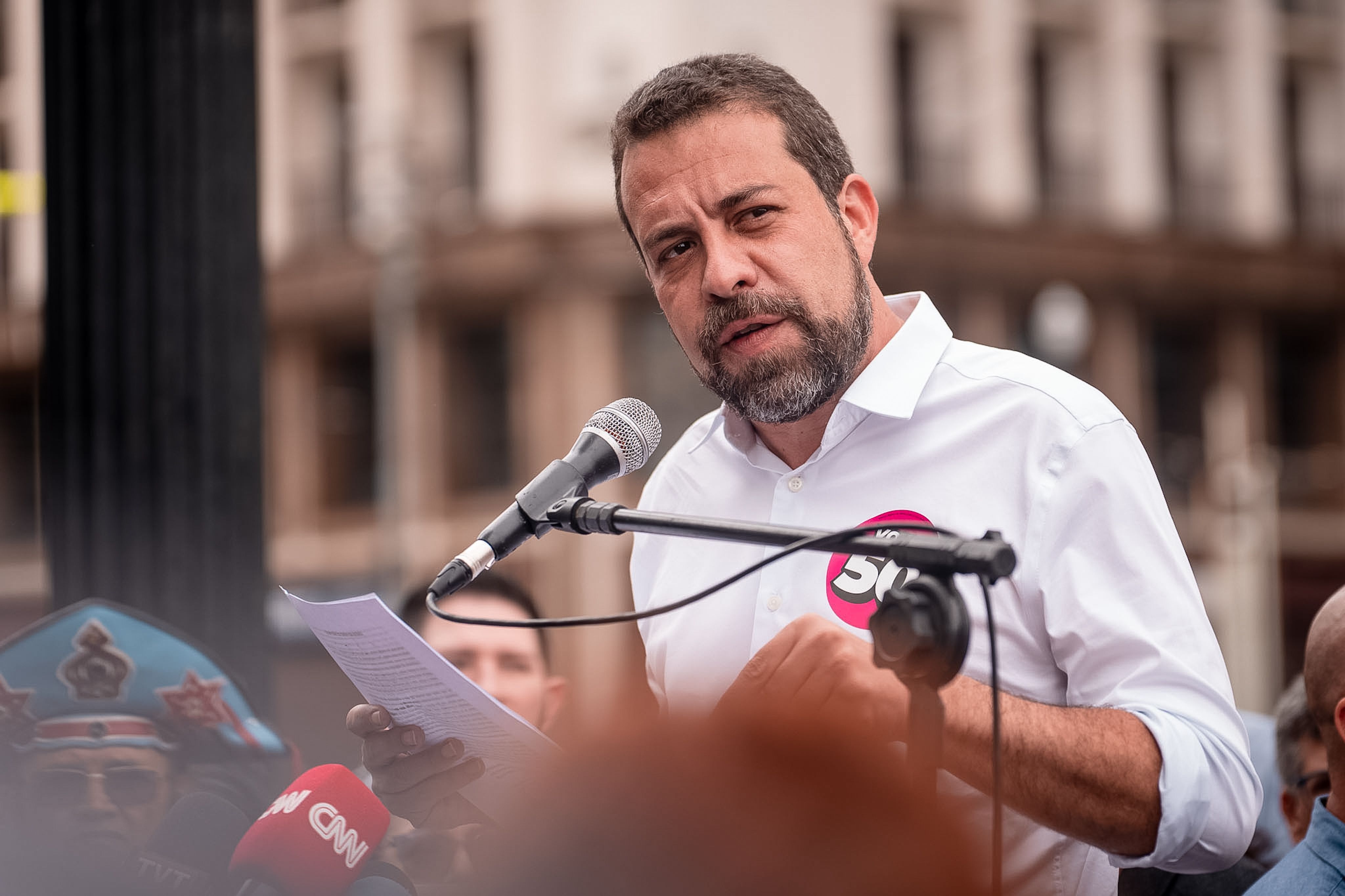Guilherme Boulos (PSOL) lê sua "Carta ao Povo de São Paulo" • Leandro Paiva