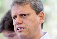 Após onda de violência policial, Tarcísio anunciará "recall de treinamento" para PMs