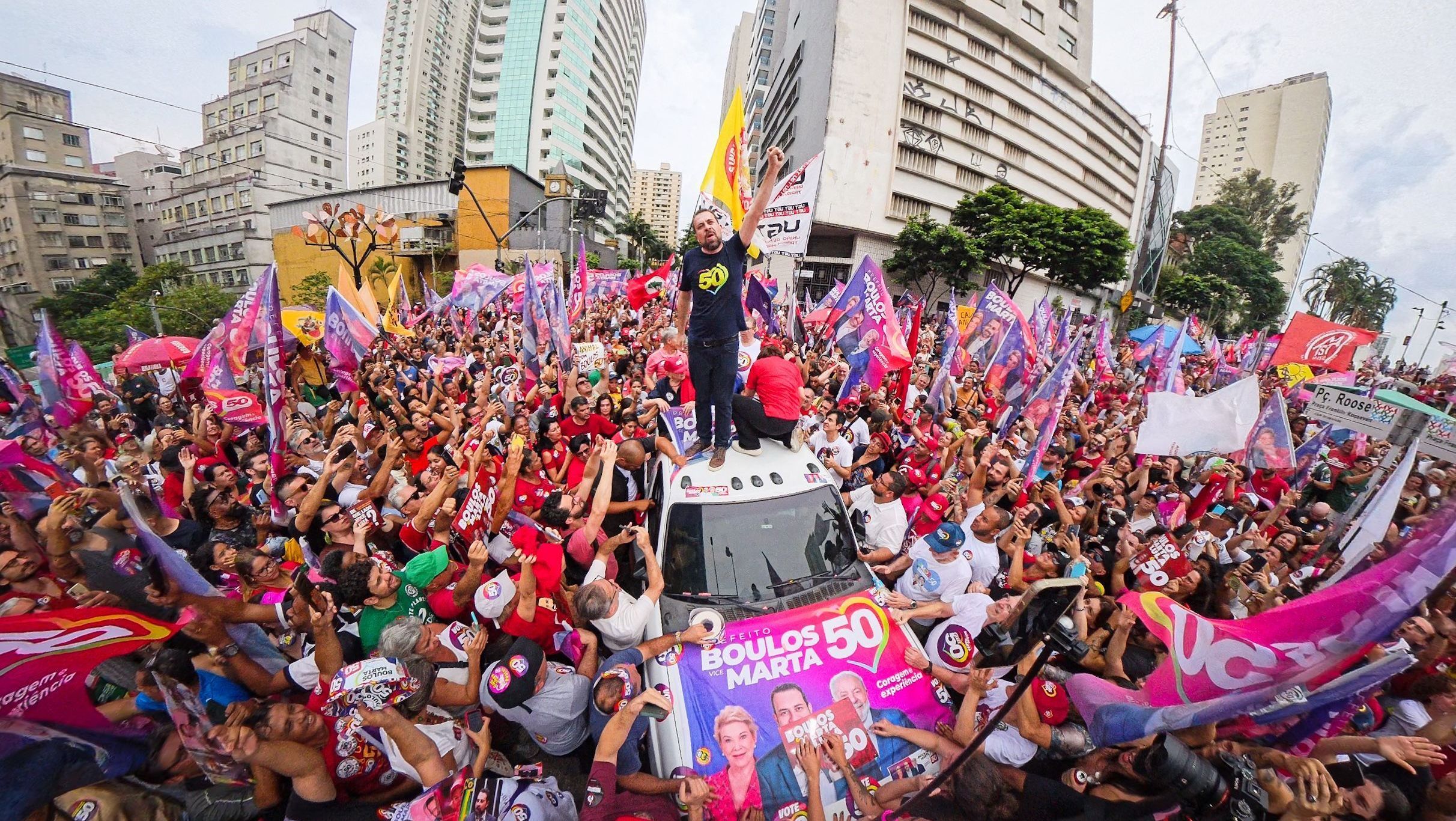 Guilherme Boulos durante ultimo dia de campanha • Leandro Paiva/Campanha Guilherme Boulos