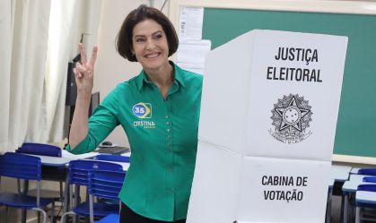 Candidata Cristina Graeml vota no Colégio Estadual do Paraná, em Curitiba