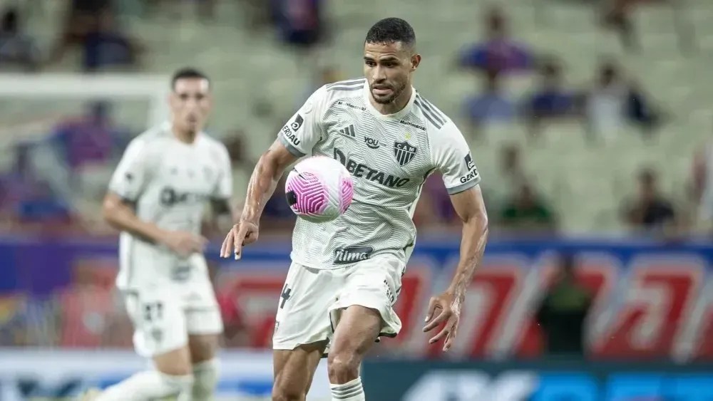 Alan Kardec durante jogo do Galo