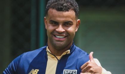 Jogador durante treinamento no CT da Barra Funda