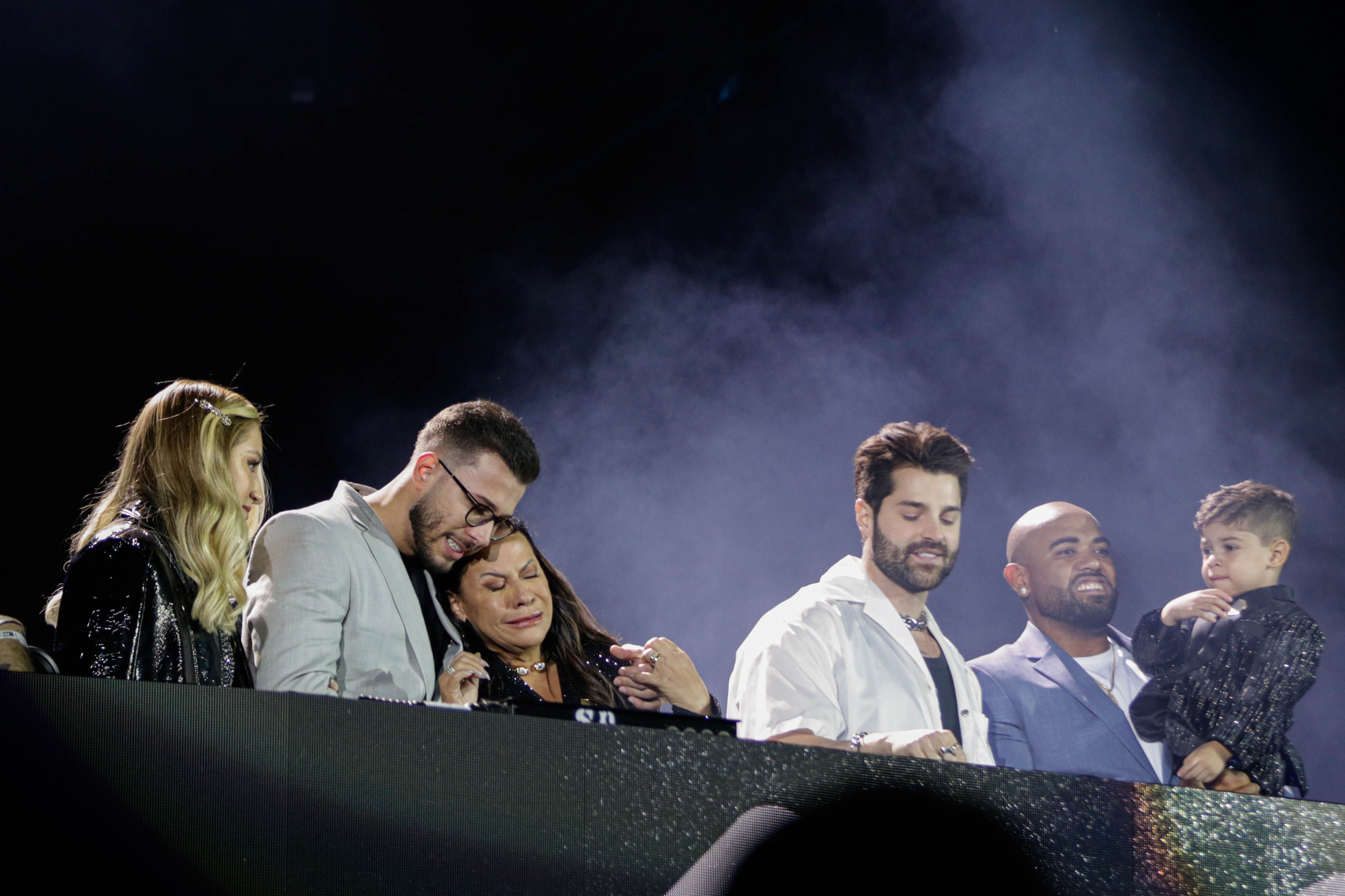 Família de Marília Mendonça em homenagem para a cantora • Van Campos/AgNews