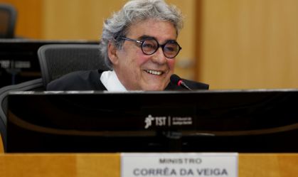 Aloysio Corrêa da Veiga assume como presidente do TST e defende regular uberização