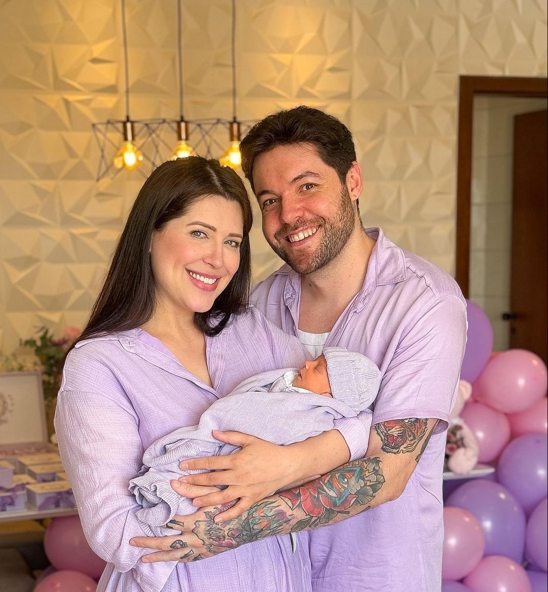 Andressa Ganacin e Nasser com a filha