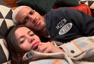 Anitta e namorado deixam de se seguir, apagam fotos e web supõe término