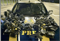 Vídeo: PRF apreende arsenal de armas com casal no Paraná