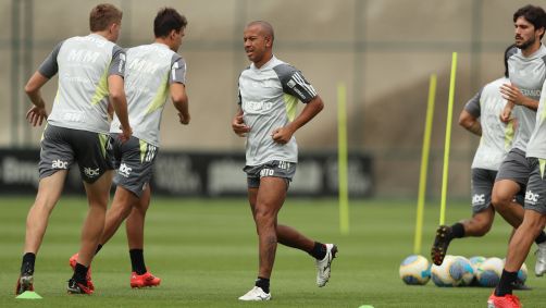 Jogadores do Galo durante treino