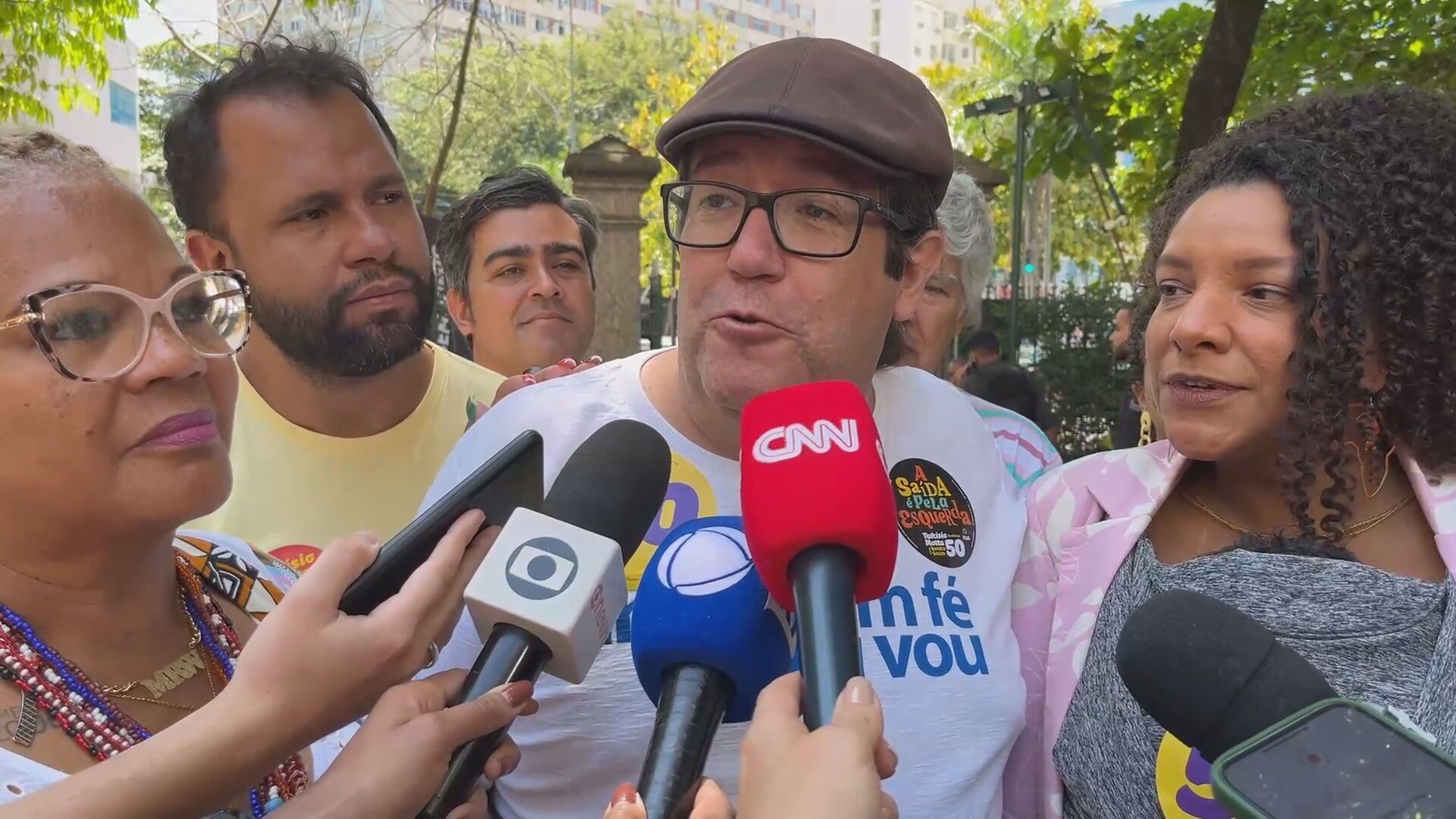 Candidato Tarcísio Motta (PSOL) vota nas eleições municipais do Rio de Janeiro (RJ). • Reprodução