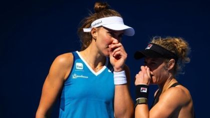 Beatriz Haddad Maia e Laura Siegemund durante o Aberto da China — WTA 1000 disputado em Pequim