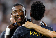 Defensor do Real Madrid apoia Vinicius Jr. após Bola de Ouro: "Continue lutando"