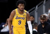 Lenda da NBA critica tratamento dos Lakers com filho de Lebron James