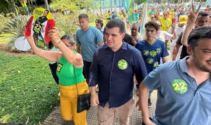 Em último dia de campanha, Bruno Engler faz caminhada com apoiadores em BH