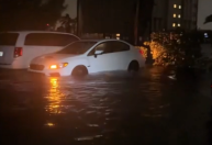 Furacão Milton: Ruas ficam submersas enquanto a tempestade avança na Flórida