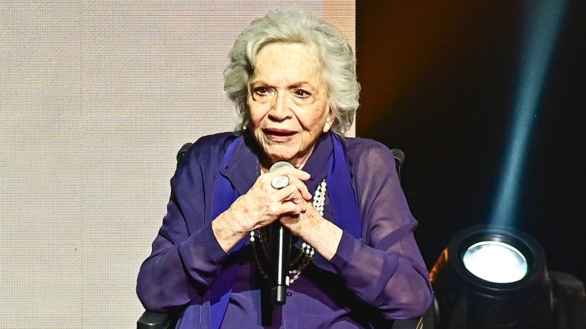 Nathalia Timberg discursa no Prêmio Bibi Ferreira • Marcelo Barreto/Agnews