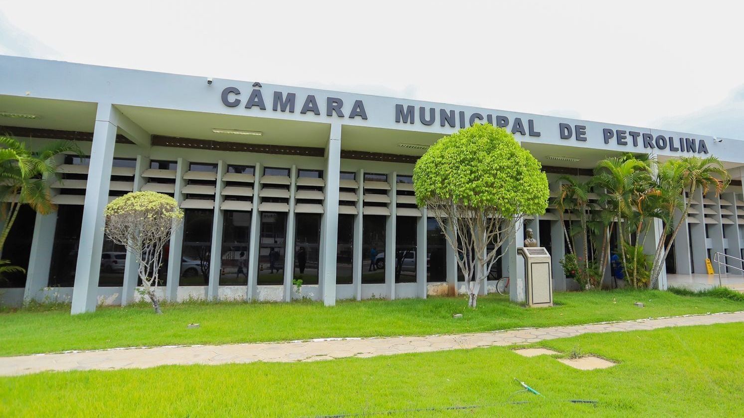 Fachada da Câmara Municipal de Petrolina (PE)