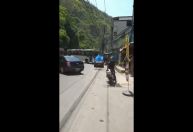 Criminosos tomam sete ônibus para fazer barricada no RJ; veja vídeos