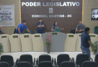 "Cala boca, baba ovo": sessão em Câmara Municipal termina em tumulto; veja vídeo