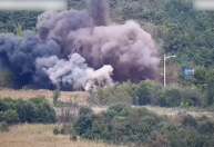 Coreia do Norte explode estradas perto da fronteira com o Sul
