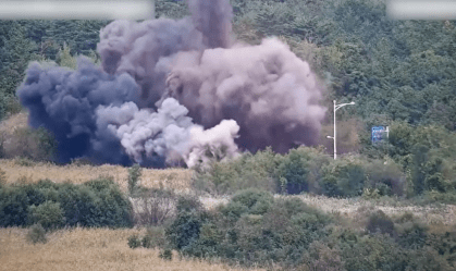 Coreia do Norte explode estradas perto da fronteira com o Sul