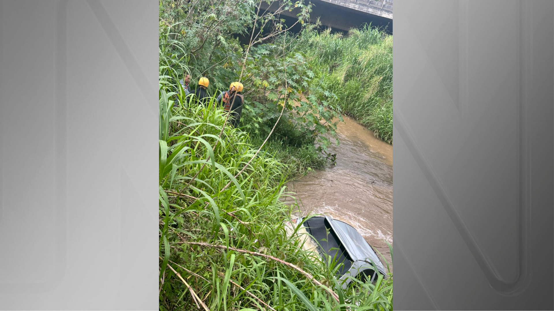 Carro submerso - Jundiaí