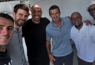 Ex-goleiro do Real Madrid posta foto com astros do futebol: "Lendas"