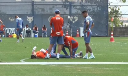 Cássio sente dores e deixa treinamento do Cruzeiro