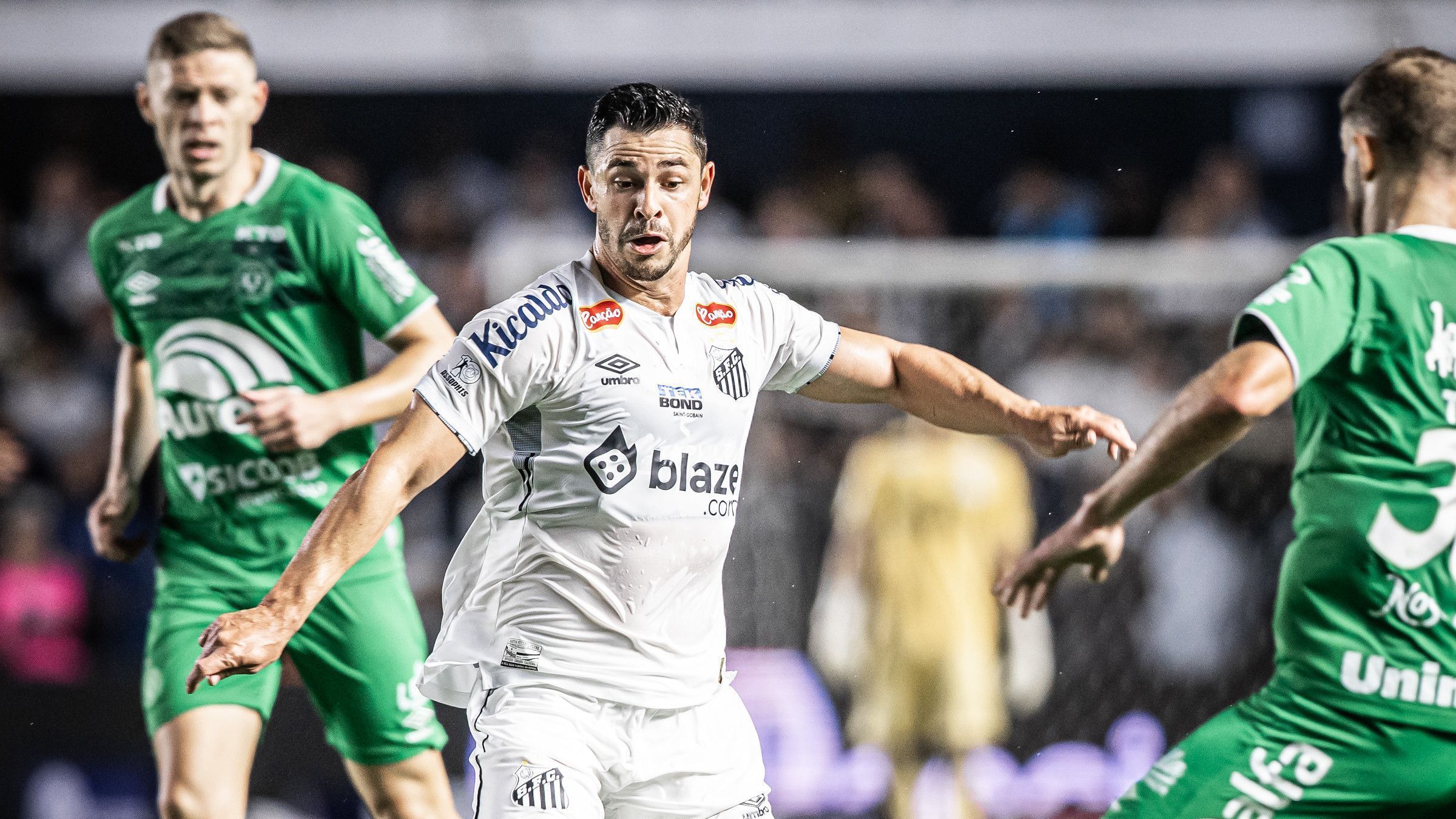 Santos perde de virada para a Chapecoense
