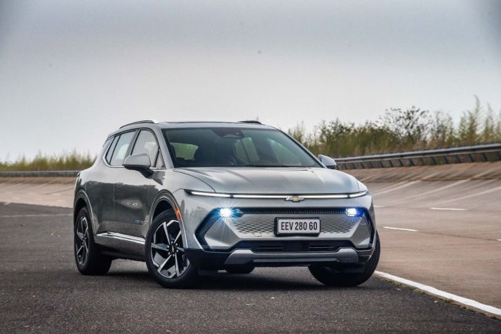 Equinox EV has Full LED headlights • Disclosure