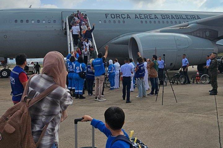Com a chegada do quarto voo ao Brasil, a operação soma a 885 passageiros e 11 pets resgatados do Líbano em uma semana