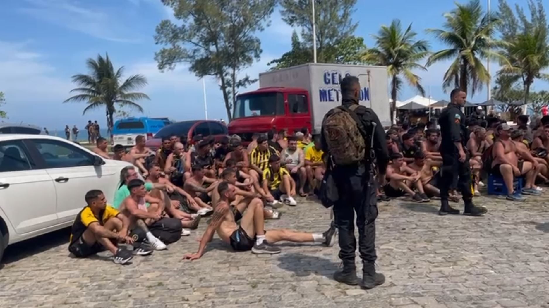 Confusão torcedores Peñarol RJ - 1